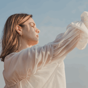 Femme avec rayon de soleil